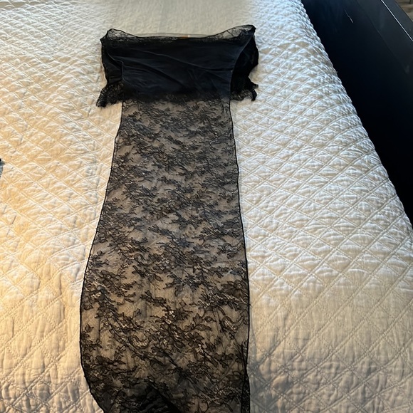 Valentino vintage Authentic, lace lined with second layer of lace. Gorgeous - Picture 3 of 12